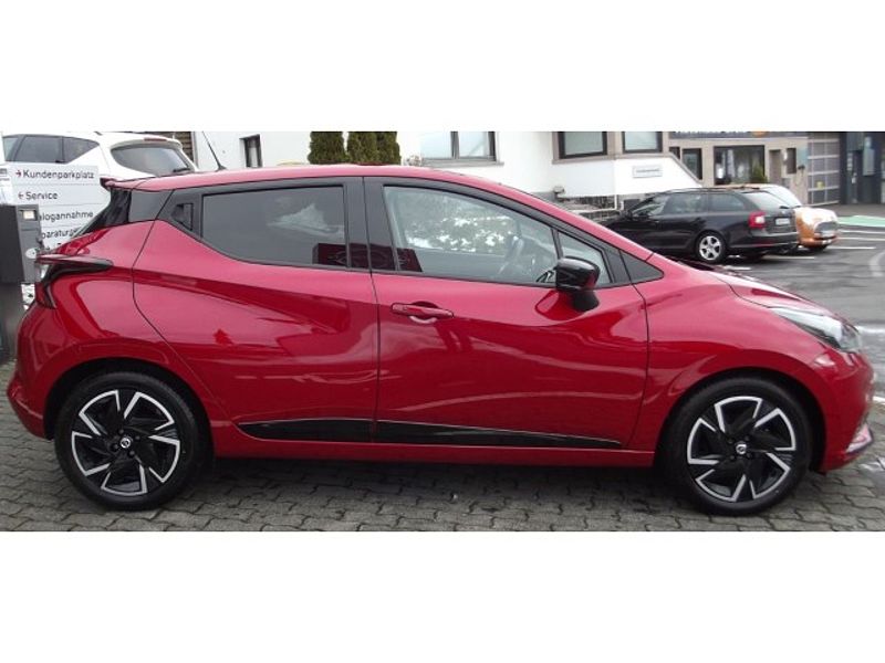 Nissan Micra N-Design 1,0 IG-T 5 MT 92 PS NC Passion Red Ext. Perso Schwarz
